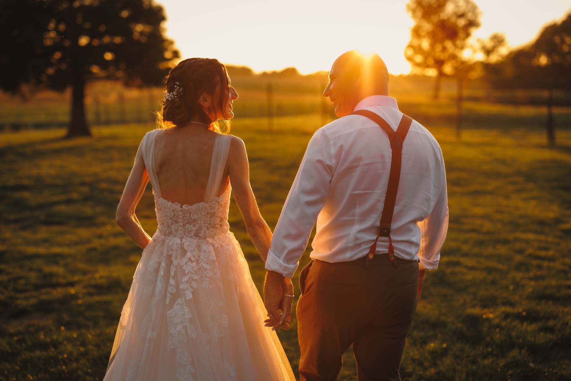 Séance photo mariés au couher du soleil - Photographe Mariage Niort