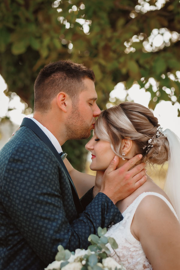 Un couple de mariés pour les photos de couple - Photographe de mariage à la Rochelle