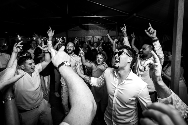 Les mariés dansent lors du bal - Photographe mariage Vendée
